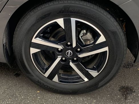 Used 2025 Nissan Sentra SV image 28