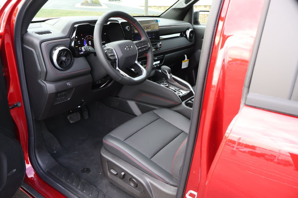 New 2026 Chevrolet Colorado Z71 w/ Midnight Edition AWD/4WD image 15
