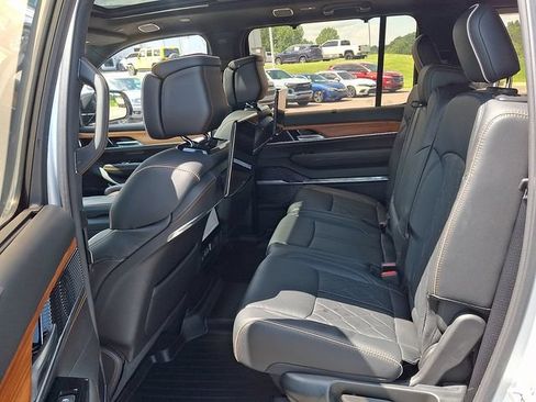 Used 2024 Jeep Grand Wagoneer Series III w/ Rear Seat Video Group 1 AWD/4WD image 8
