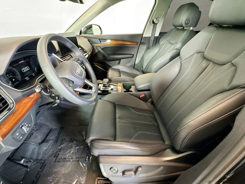 Used 2024 Audi Q5 e Premium w/ Convenience Package image 19