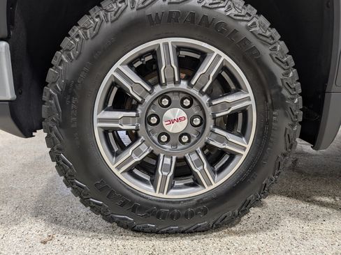 Used 2024 GMC Sierra 1500 AT4 w/ AT4 Preferred Package AWD/4WD image 11