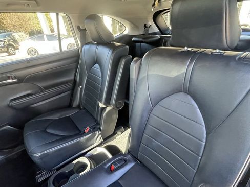 Used 2024 Toyota Highlander LE image 23