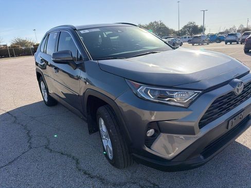 Used 2021 Toyota RAV4 XLE w/ Convenience Package image 3