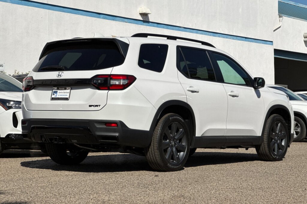 New 2026 Honda Pilot Sport image 4