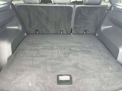 Used 2025 Volkswagen Atlas Cross Sport SE FWD image 19