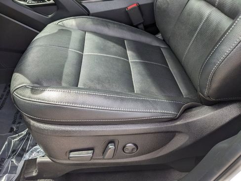 Certified 2024 Kia Telluride EX w/ EX Captain's Chair Package FWD image 22