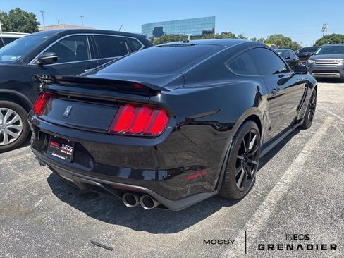 Used 2018 Ford Mustang Shelby GT350 w/ Convenience Package RWD image 3