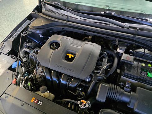 Used 2020 Hyundai Elantra SEL image 35