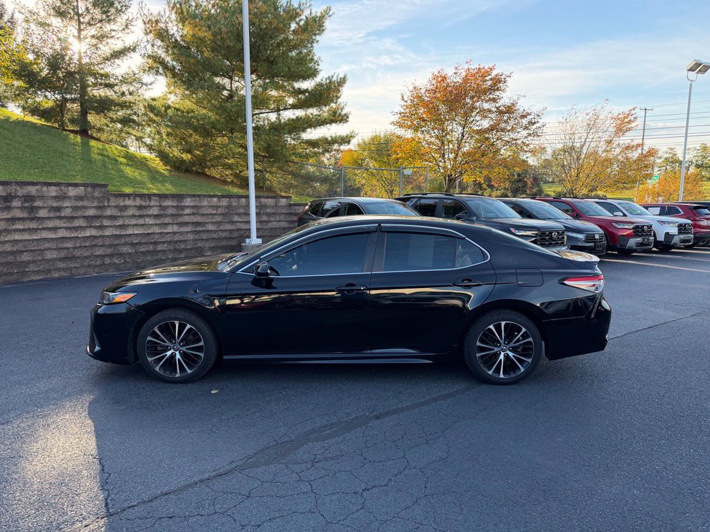 Used 2019 Toyota Camry SE FWD image 7