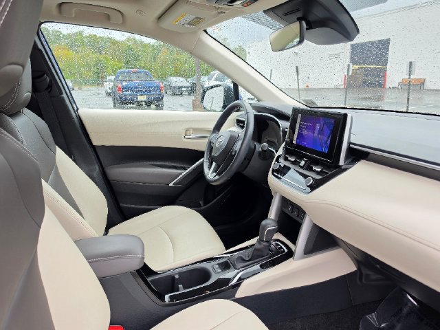 Used 2023 Toyota Corolla Cross XLE w/ Convenience Package AWD/4WD image 11