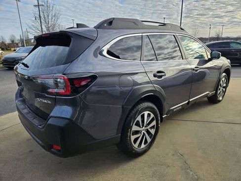 Used 2025 Subaru Outback Premium image 9