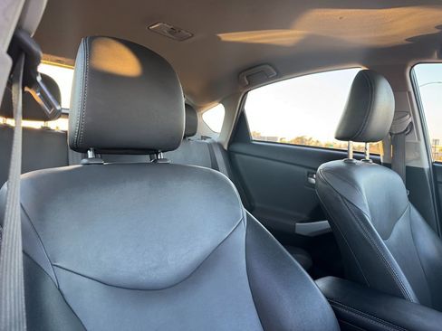 Used 2015 Toyota Prius Five image 33
