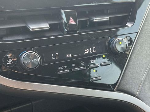 Used 2022 Toyota Camry SE FWD image 29