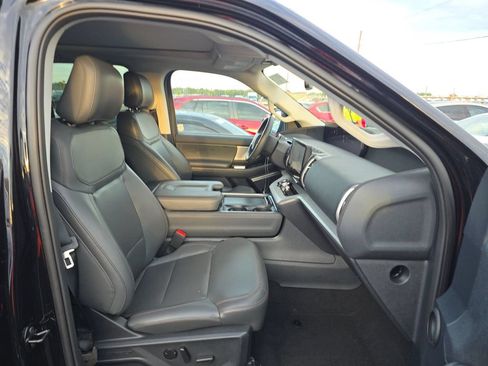 Used 2025 Ford Expedition Active AWD/4WD image 6