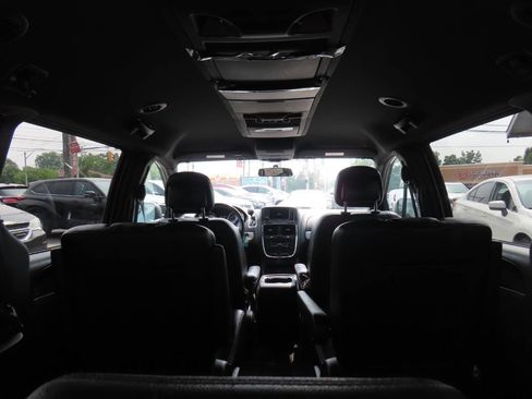 Used 2016 Dodge Grand Caravan R/T FWD image 15
