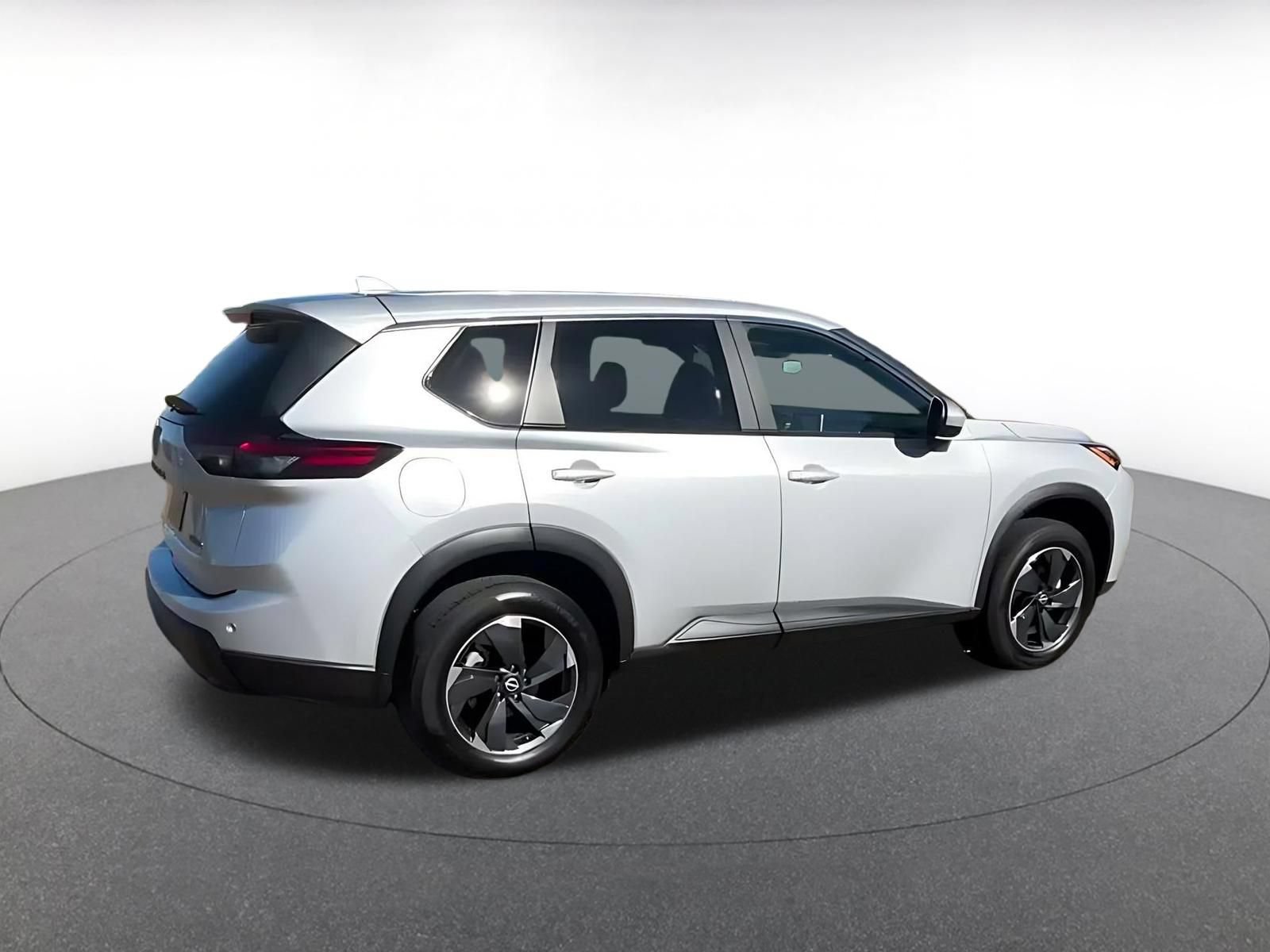 Used 2025 Nissan Rogue SV AWD/4WD image 14