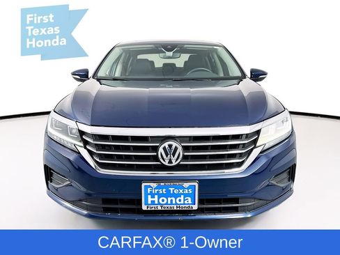 Used 2022 Volkswagen Passat 2.0T SE image 2