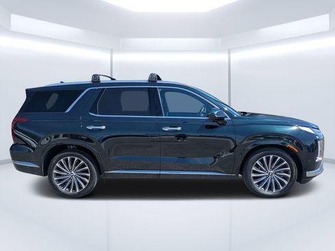 Used 2023 Hyundai Palisade Calligraphy FWD image 2