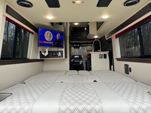 Used 2023 Mercedes-Benz Sprinter 2500 image 5
