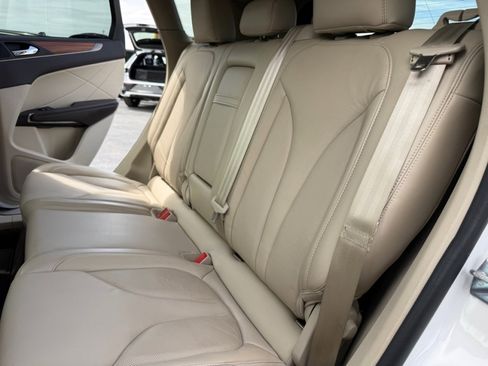 Used 2019 Lincoln MKC Select w/ MKC Climate Package FWD image 28