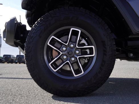 Used 2024 Jeep Gladiator Mojave w/ Convenience Group image 10