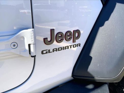 Used 2022 Jeep Gladiator Rubicon w/ Cold Weather Group image 10