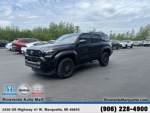 Used 2025 Toyota 4Runner SR5 AWD/4WD image 3