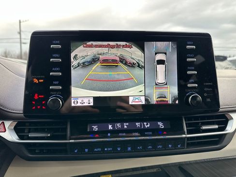 Used 2021 Toyota Sienna Platinum image 25