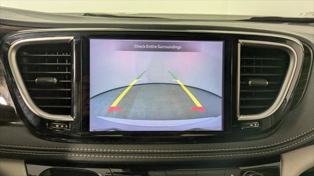 Used 2023 Chrysler Pacifica Limited FWD image 31