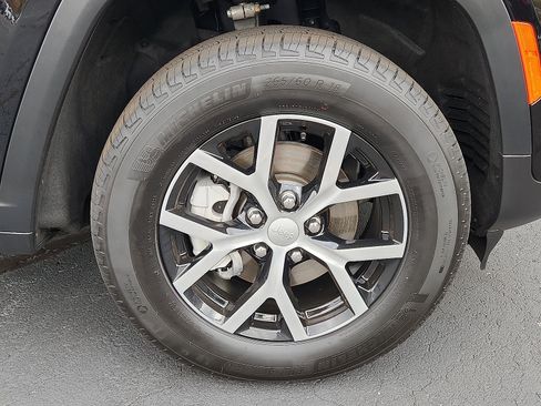 Certified 2025 Jeep Grand Cherokee Limited image 8