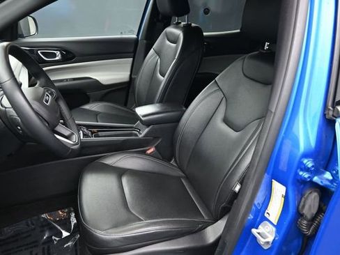 Used 2025 Jeep Compass Limited AWD/4WD image 15