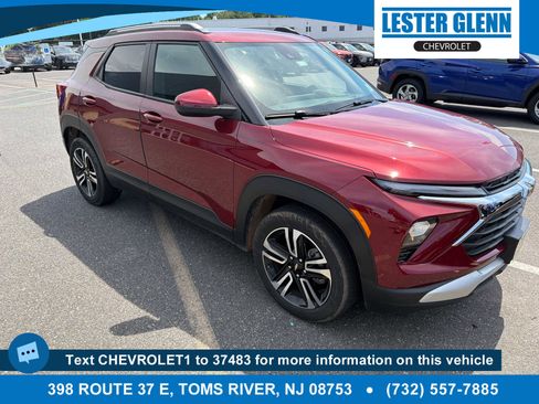 Used 2025 Chevrolet TrailBlazer LT w/ LT Cold Weather Package FWD image 1