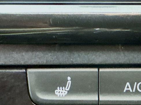 Used 2018 Volkswagen Golf SE image 25