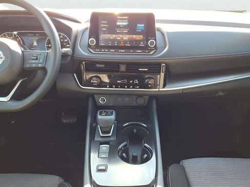 Used 2021 Nissan Rogue SV image 14