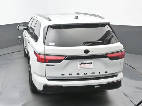 Used 2025 Toyota Sequoia Platinum AWD/4WD image 31