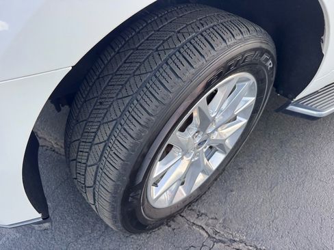 Used 2021 Ford Expedition XLT image 3