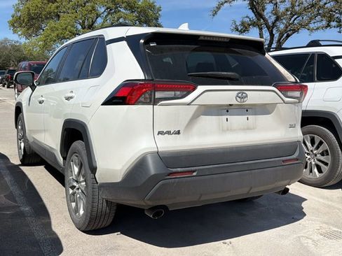 Used 2021 Toyota RAV4 XLE Premium image 7