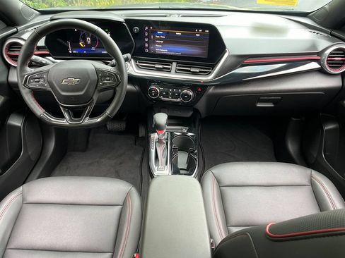 Used 2024 Chevrolet Trax RS w/ Sunroof Package FWD image 13