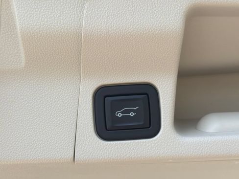 Used 2021 GMC Acadia Denali w/ Denali Technology Package FWD image 32