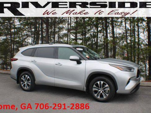 Certified 2024 Toyota Highlander XLE image 1