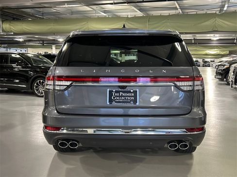Used 2023 Lincoln Aviator AWD w/ Premium Package image 3
