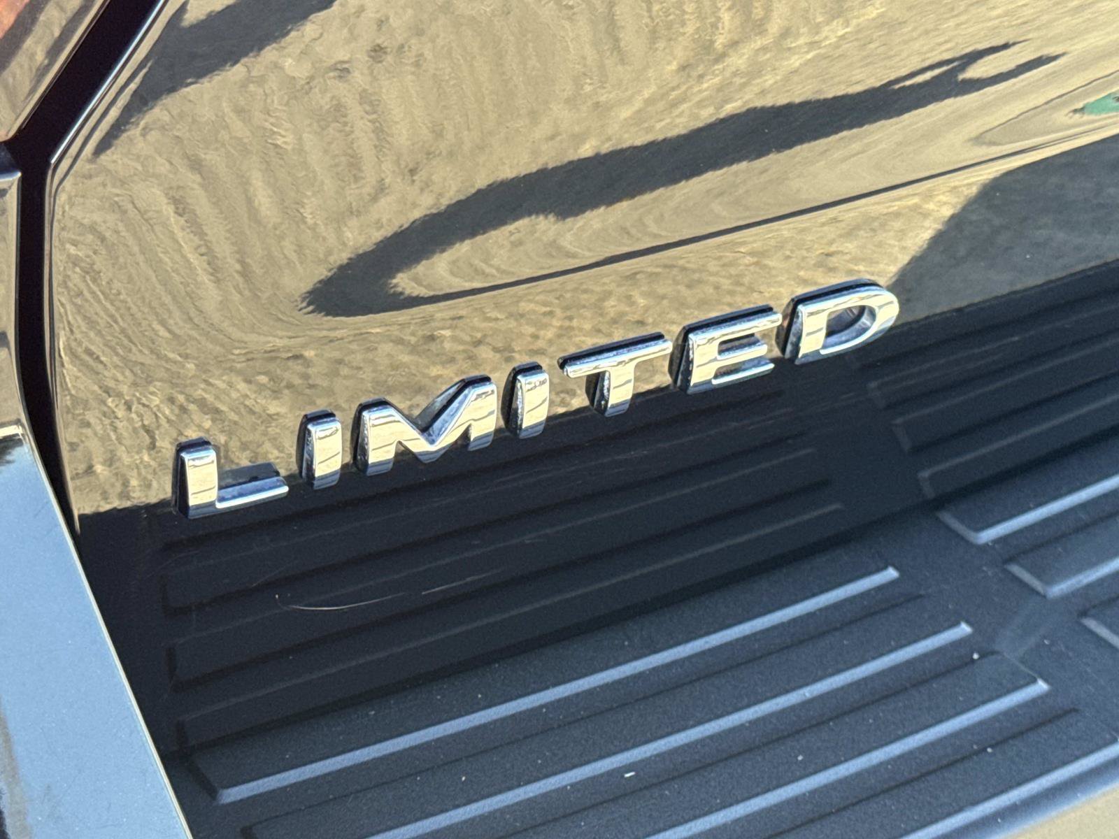 Used 2024 Ford Expedition Limited RWD image 5