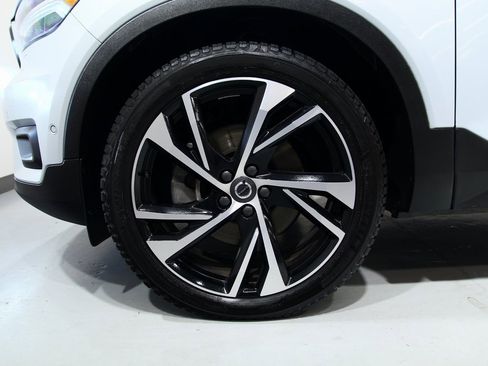 Used 2021 Volvo XC40 T5 R-Design w/ Advanced Package image 17