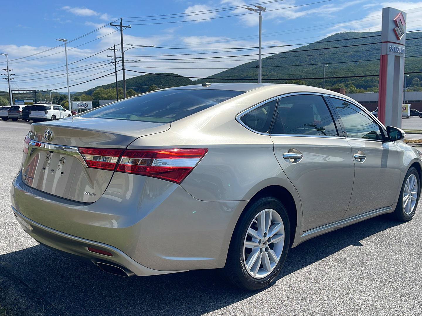 Used 2015 Toyota Avalon XLE Premium FWD image 7