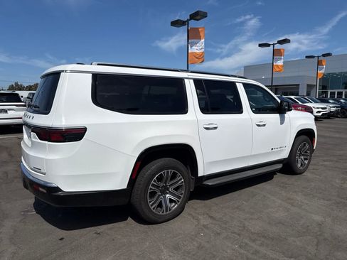 Used 2024 Jeep Wagoneer L Series II RWD image 12