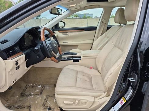 Used 2014 Lexus ES 300h w/ Luxury Package w/Bamboo Trim FWD image 9