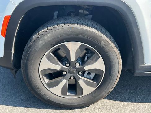 Used 2022 Jeep Grand Cherokee Limited 4xe image 12