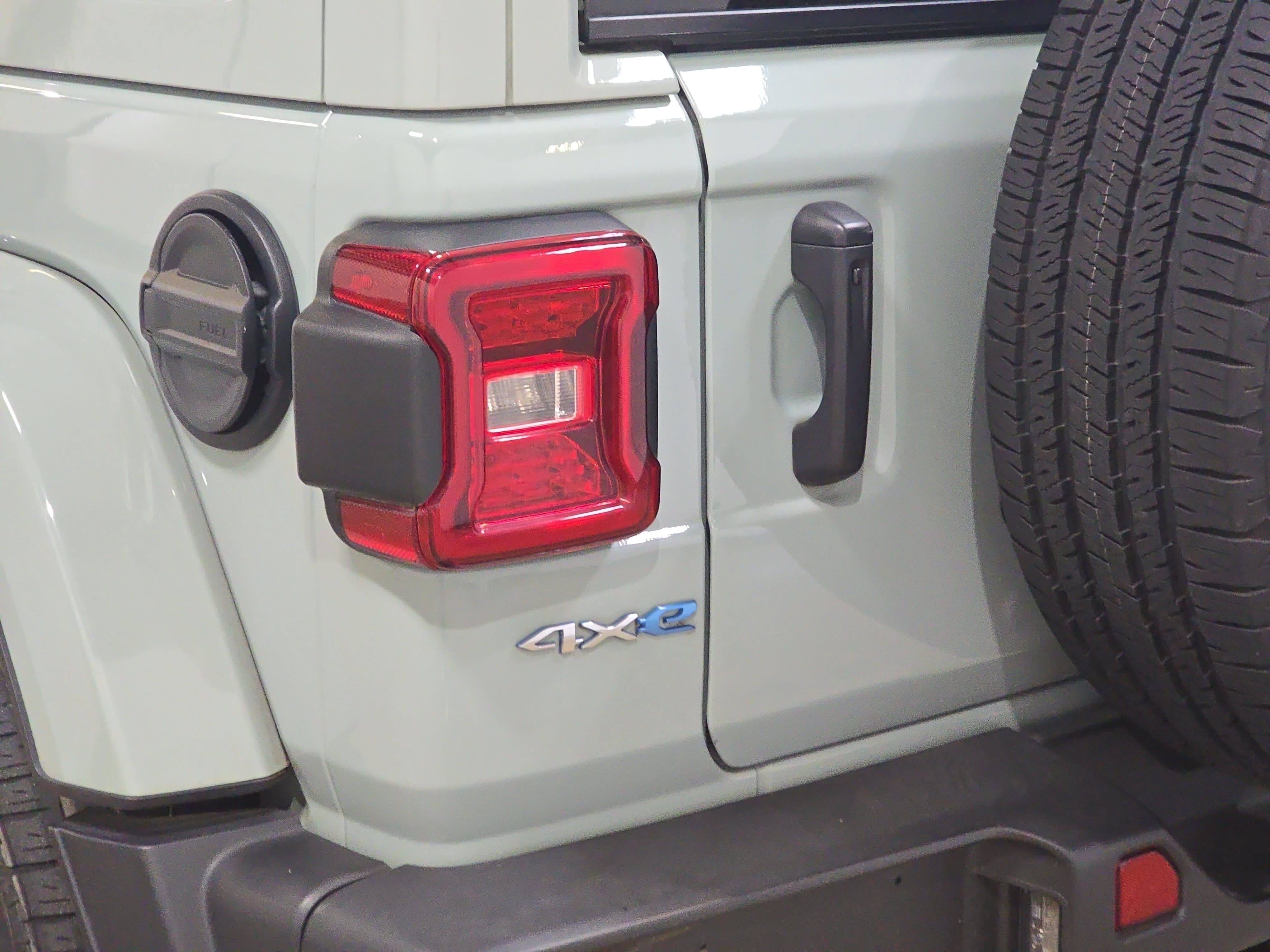 Used 2024 Jeep Wrangler Unlimited Sahara w/ Technology Group AWD/4WD image 29