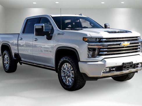 Used 2022 Chevrolet Silverado 2500 High Country w/ Safety Package II image 6