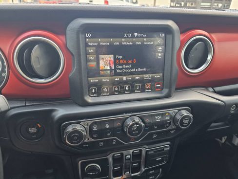 Used 2019 Jeep Wrangler Unlimited Rubicon AWD/4WD image 12